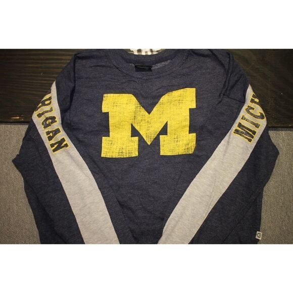 Colosseum Women's Michigan University Wolverines Sweatshirt - Size S - Picture 2 of 5
